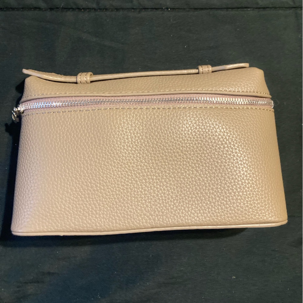Elegant Tan Leather Crossbody Clutch